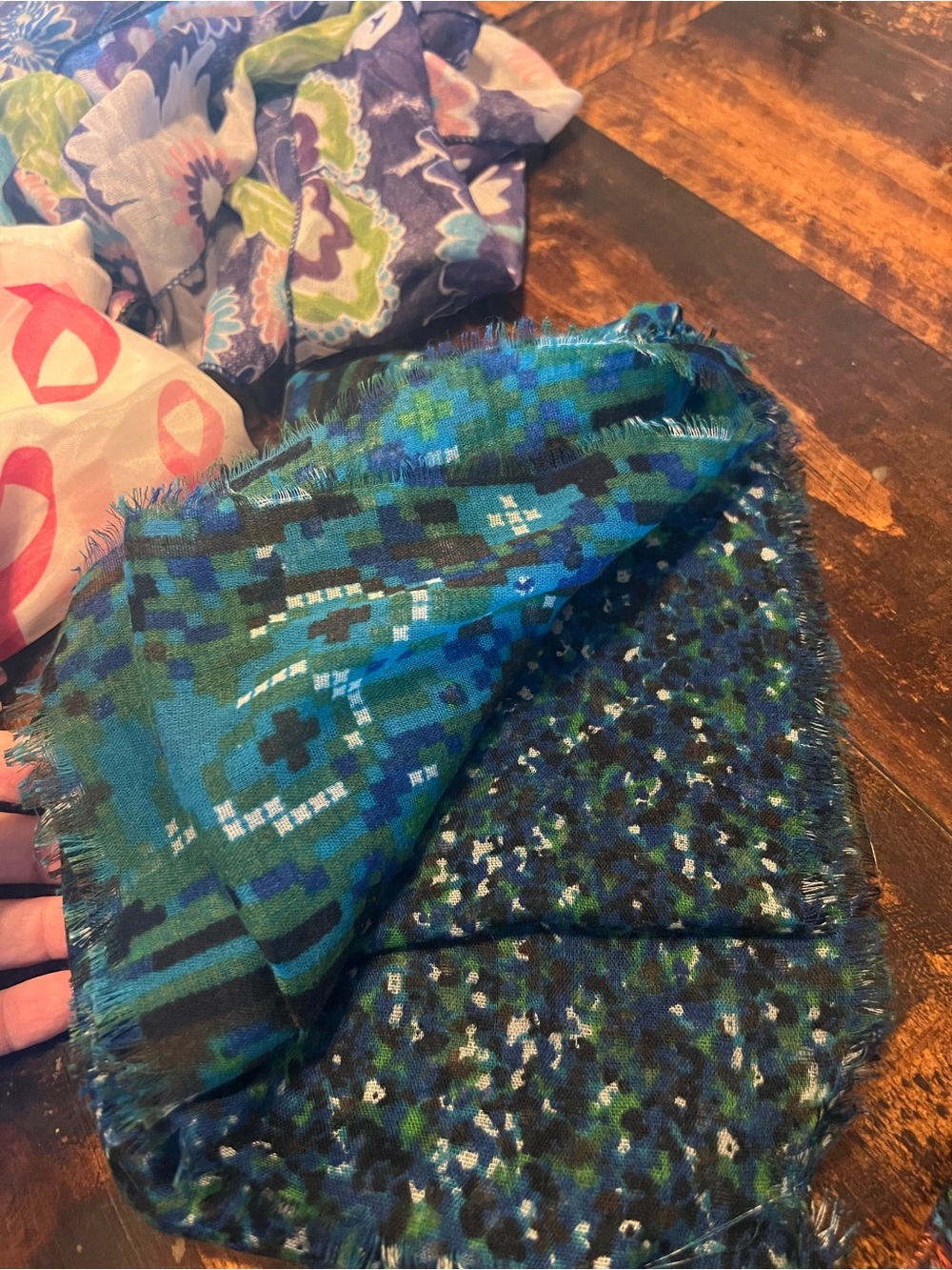 Lot of 7 Women’s Scarves- Women Accessories - Picture 4 of 6